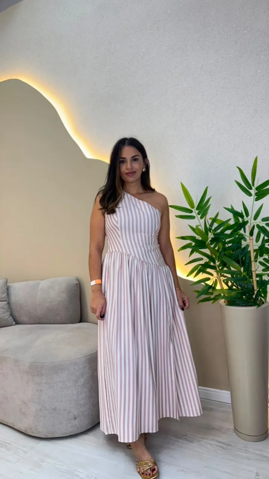 Imagem principal de Vestido Mid listrado rosa