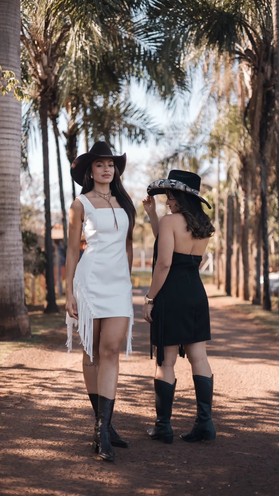 Vestido curto suede franjas